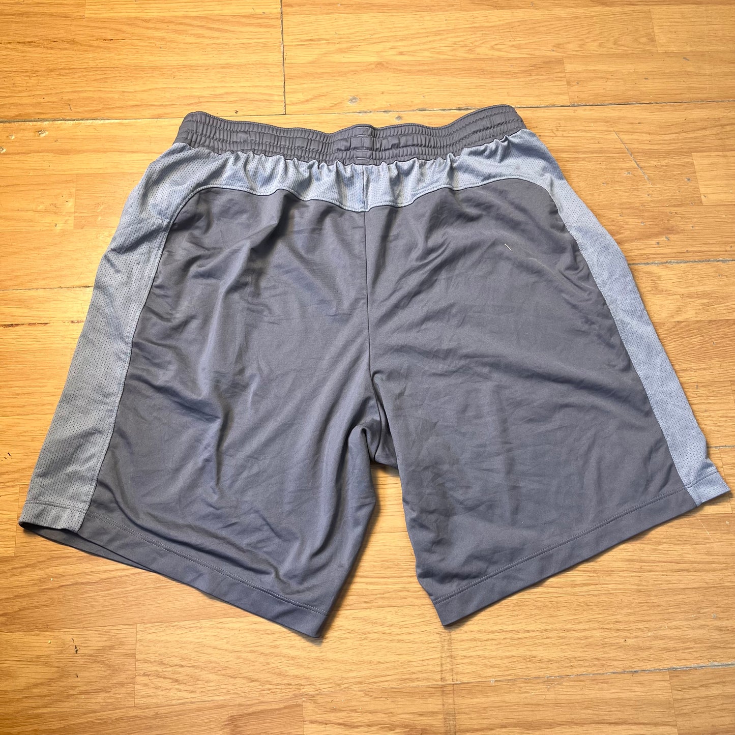 Short gris Under Armour – Taille – L