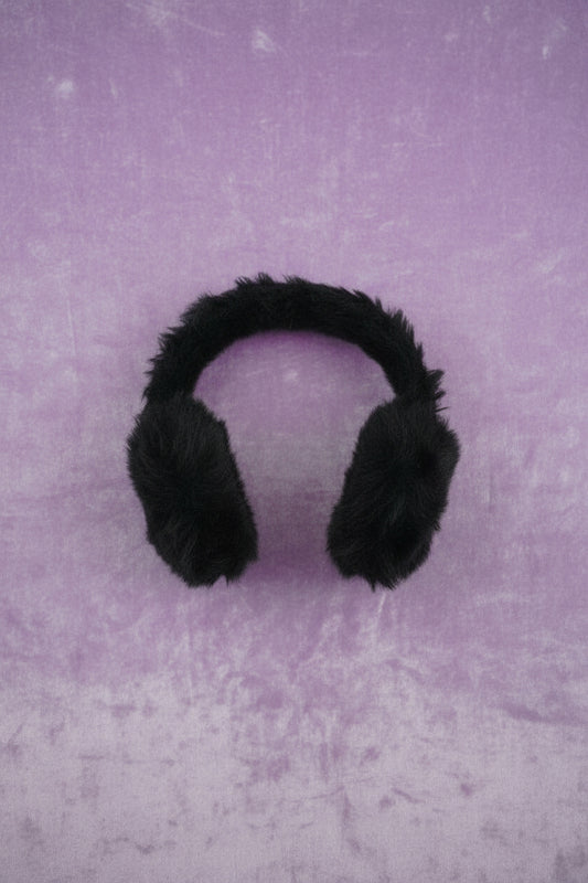 Cache-Oreille - by SASSCARELLA