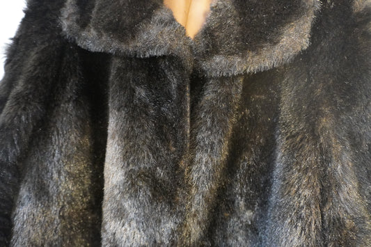 Veste en fausse fourrure noire chic – By FABSO