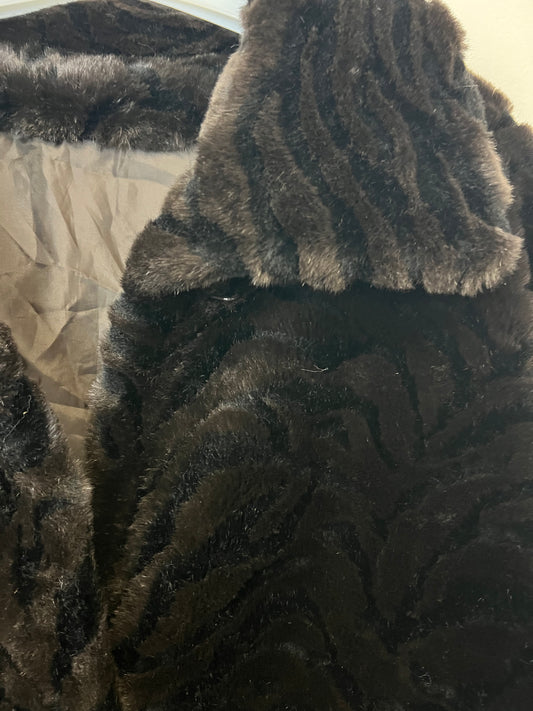 Manteau Fausse Fourrure - by BÉATRICE