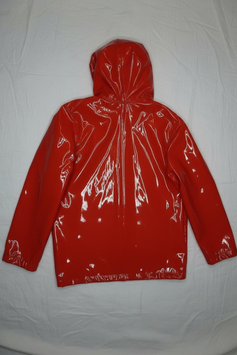 Ciré Rouge - by PLAN.BEE - Taille : M – Coupe oversize
