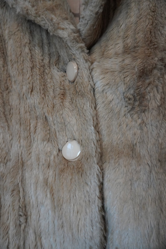 Beige Chic Faux Fur Jacket – by MANDY CHERIE