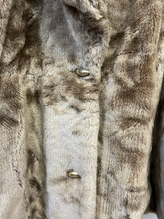 Manteau En Fausse Fourrure - by BÉATRICE