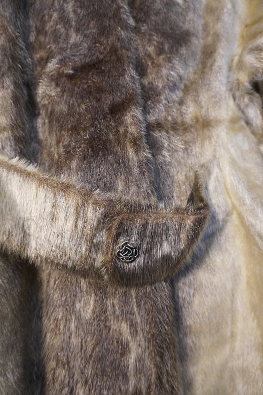 Manteau en fourrure fauve élégant – BY SARAH