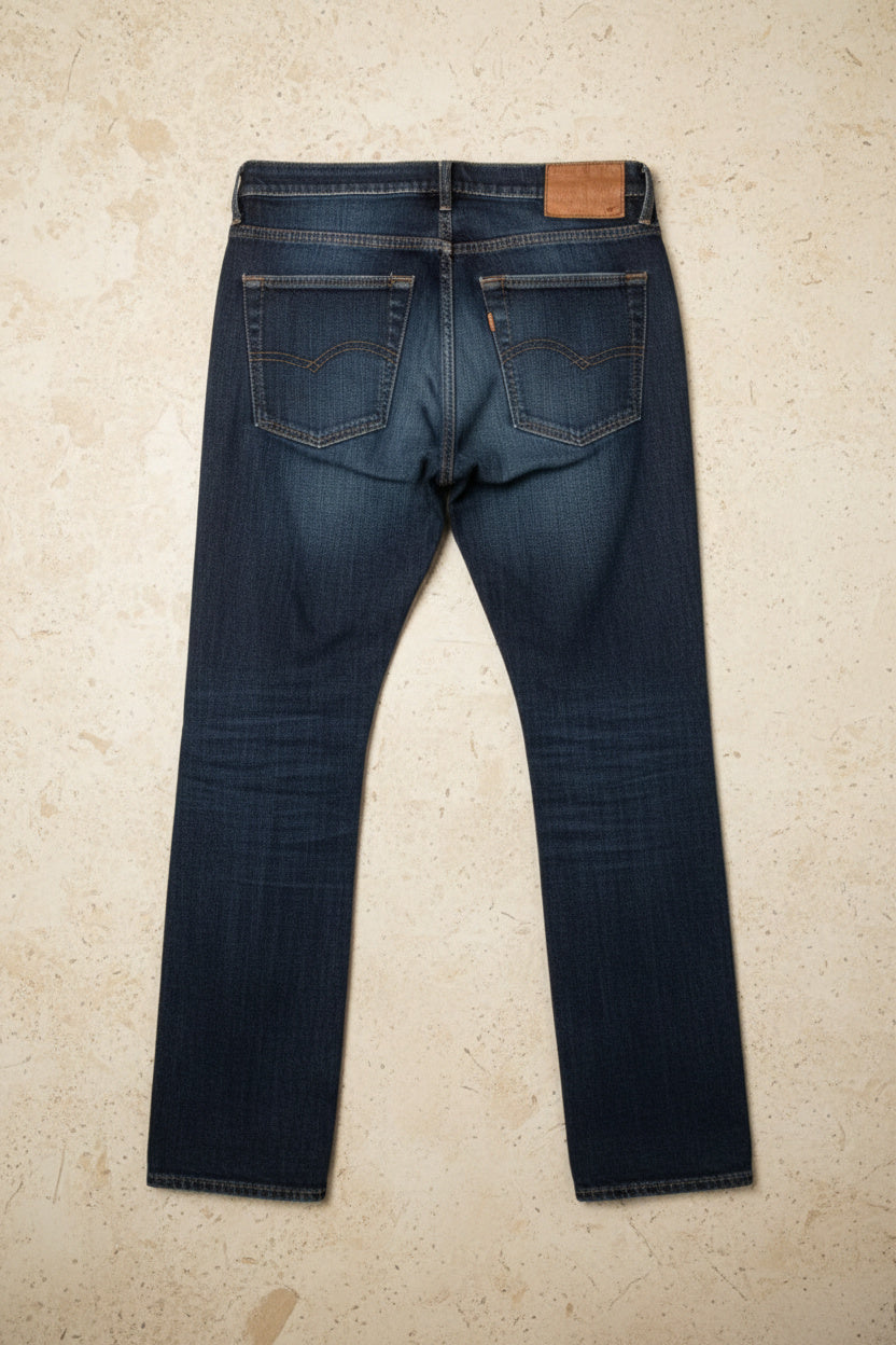 Jean noir coupe droite légèrement évasée – BY KER