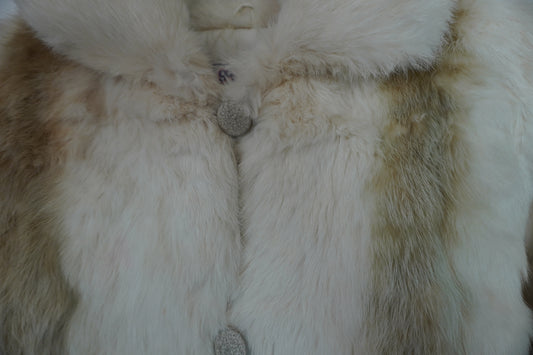 Veste en fourrure blanche Gaytogs – BY ZAINAB