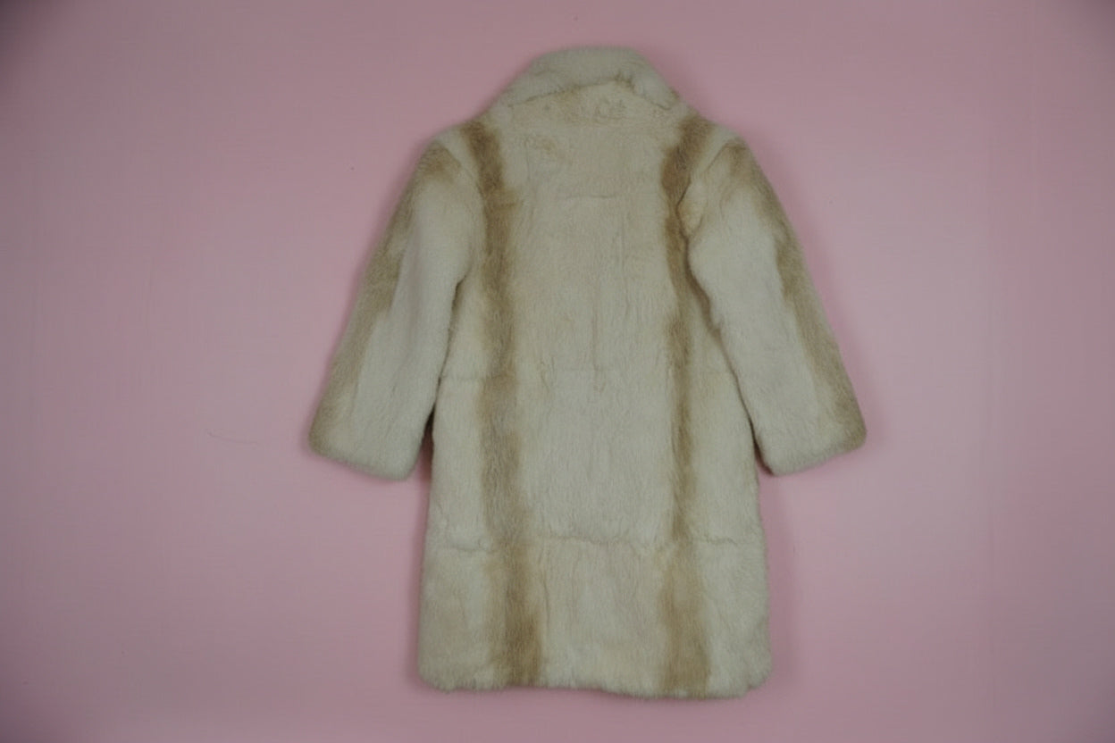 Veste en fourrure blanche Gaytogs – BY ZAINAB