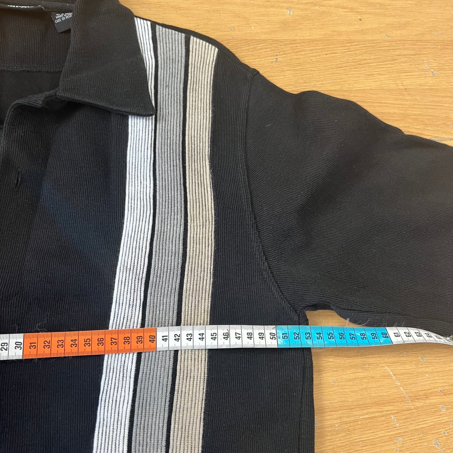 Chemise noire manches courtes avec bandes blanches - Taille M by SARLOTTE
