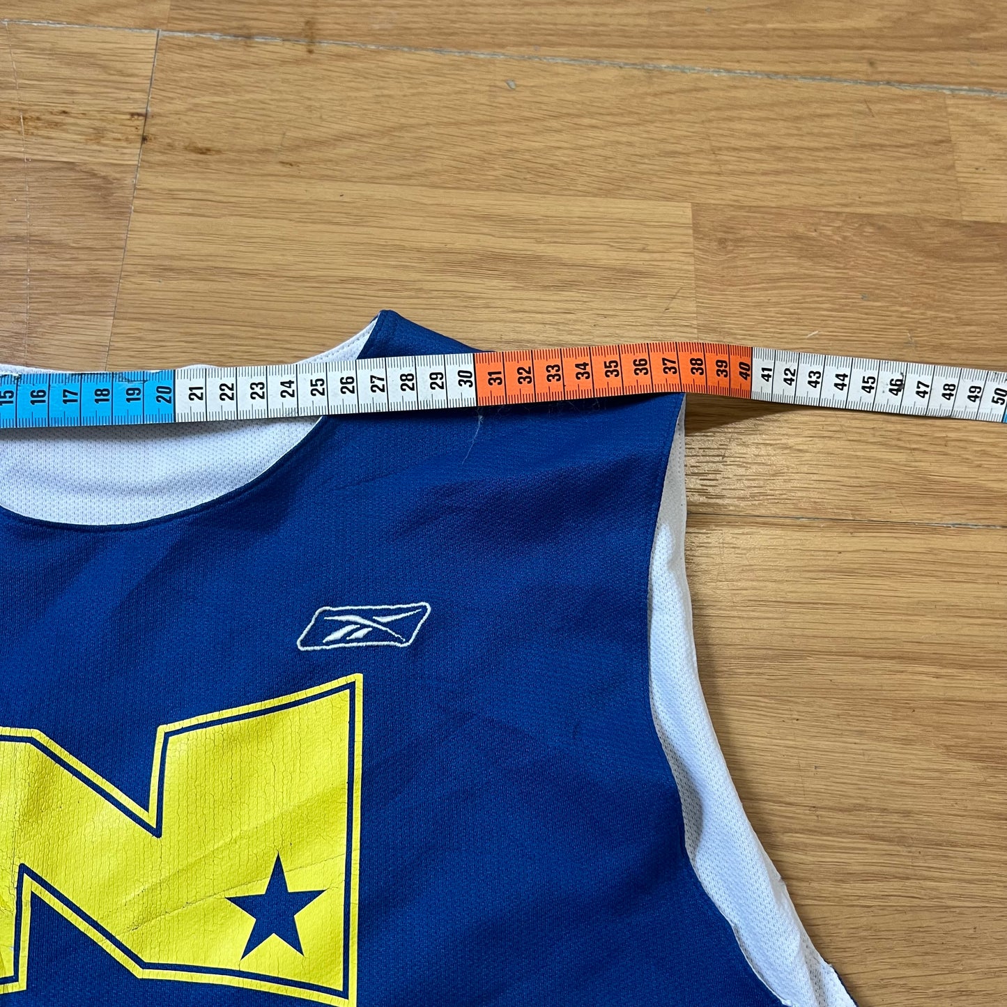 T-shirt basketball bleu et jaune - Reebok - Taille M