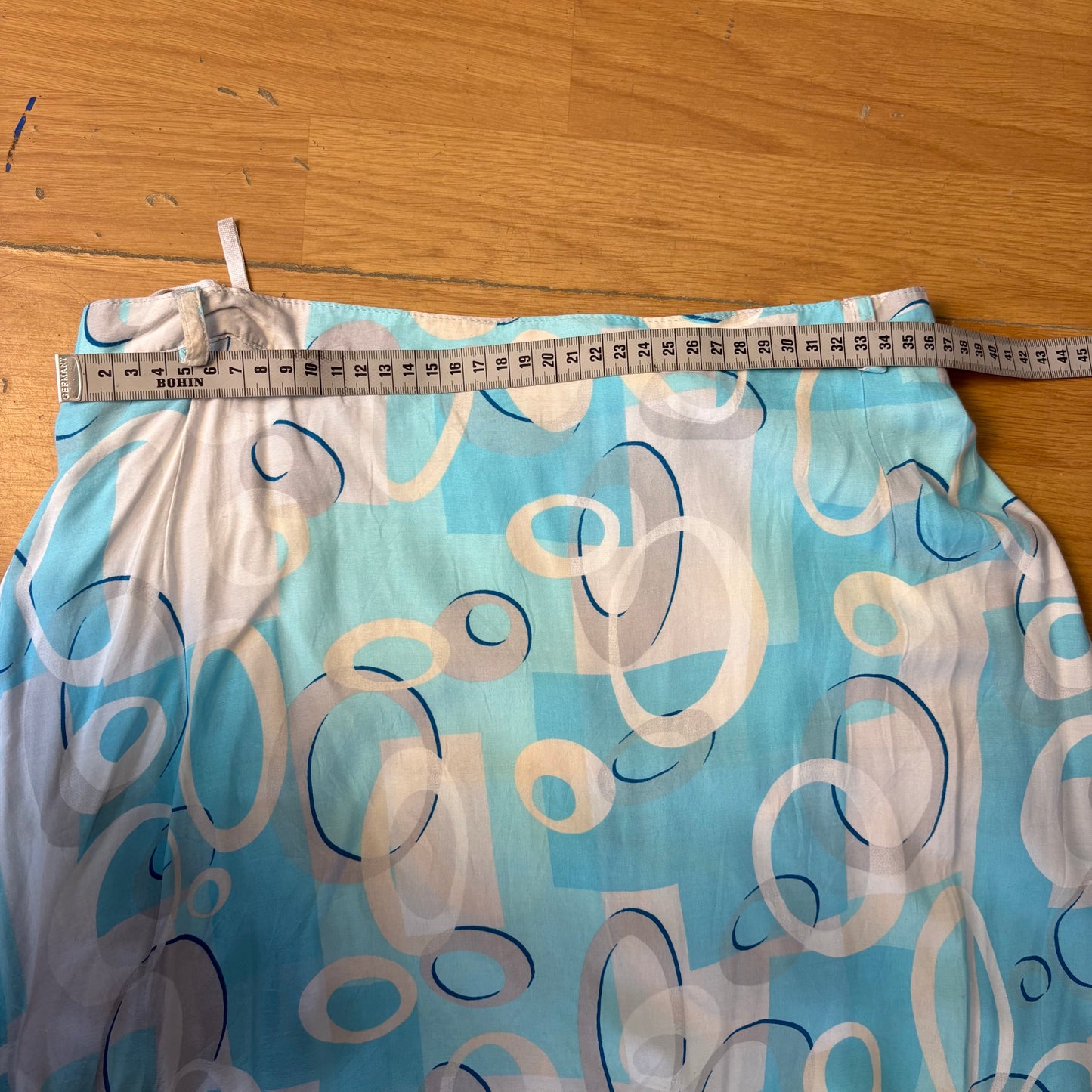 Jupe longue bleu et blanc Y2K – Taille M