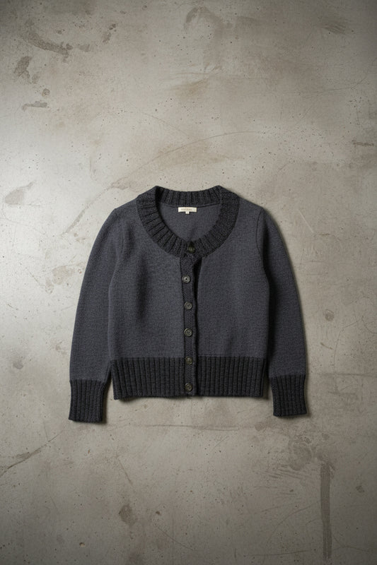 Cardigan court gris – by Zainab