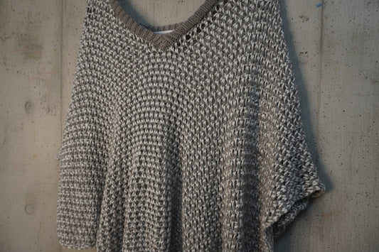 Pull gris asymétrique – by Zainab