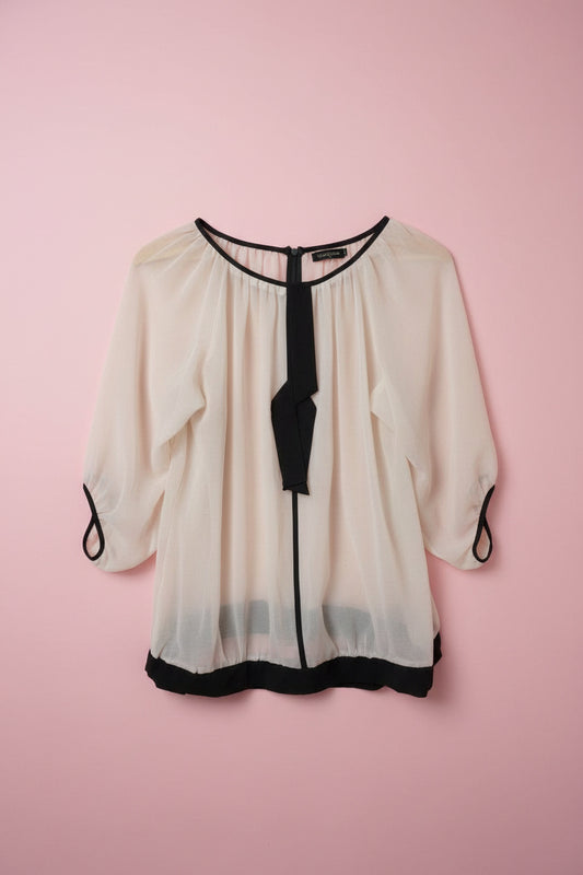Top féminin blanc et noir à dentelle – by Zainab