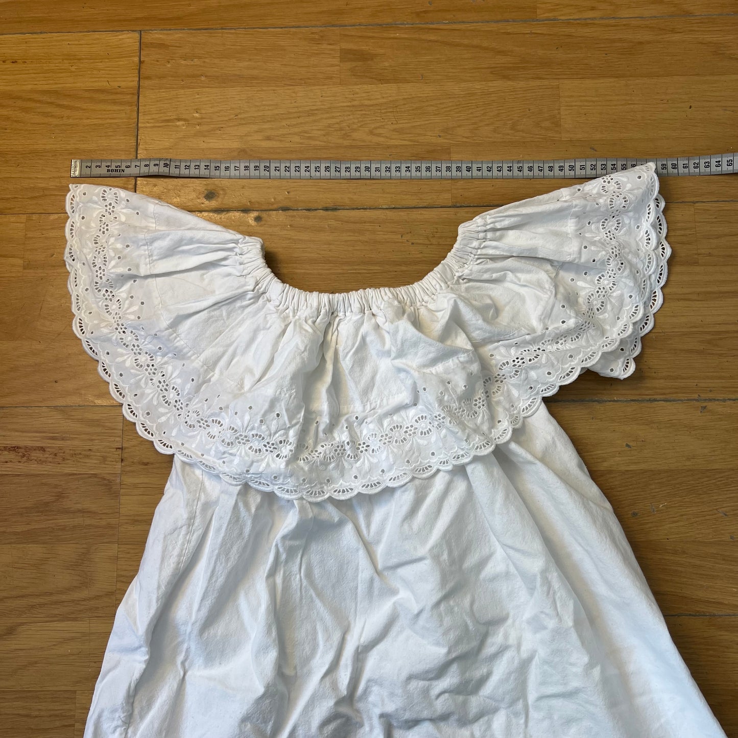 Top blanc off the shoulder avec dentelle - by ZAINAB
