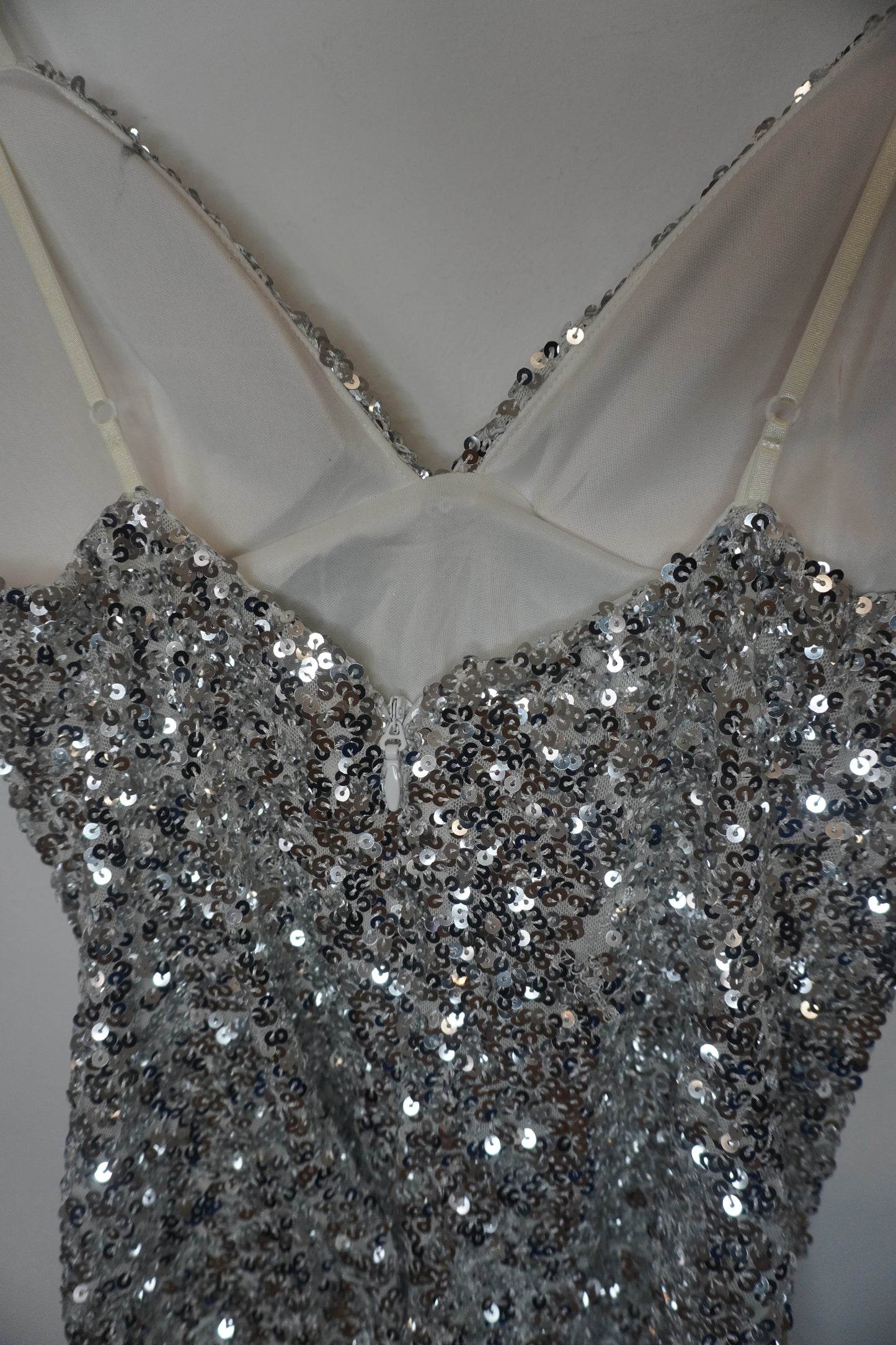 Robe de Fête - Sequins argent sur doublure blance - Taille M