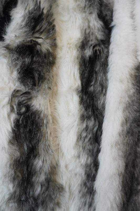 Manteau fourrure noir et blanc – Taille – M