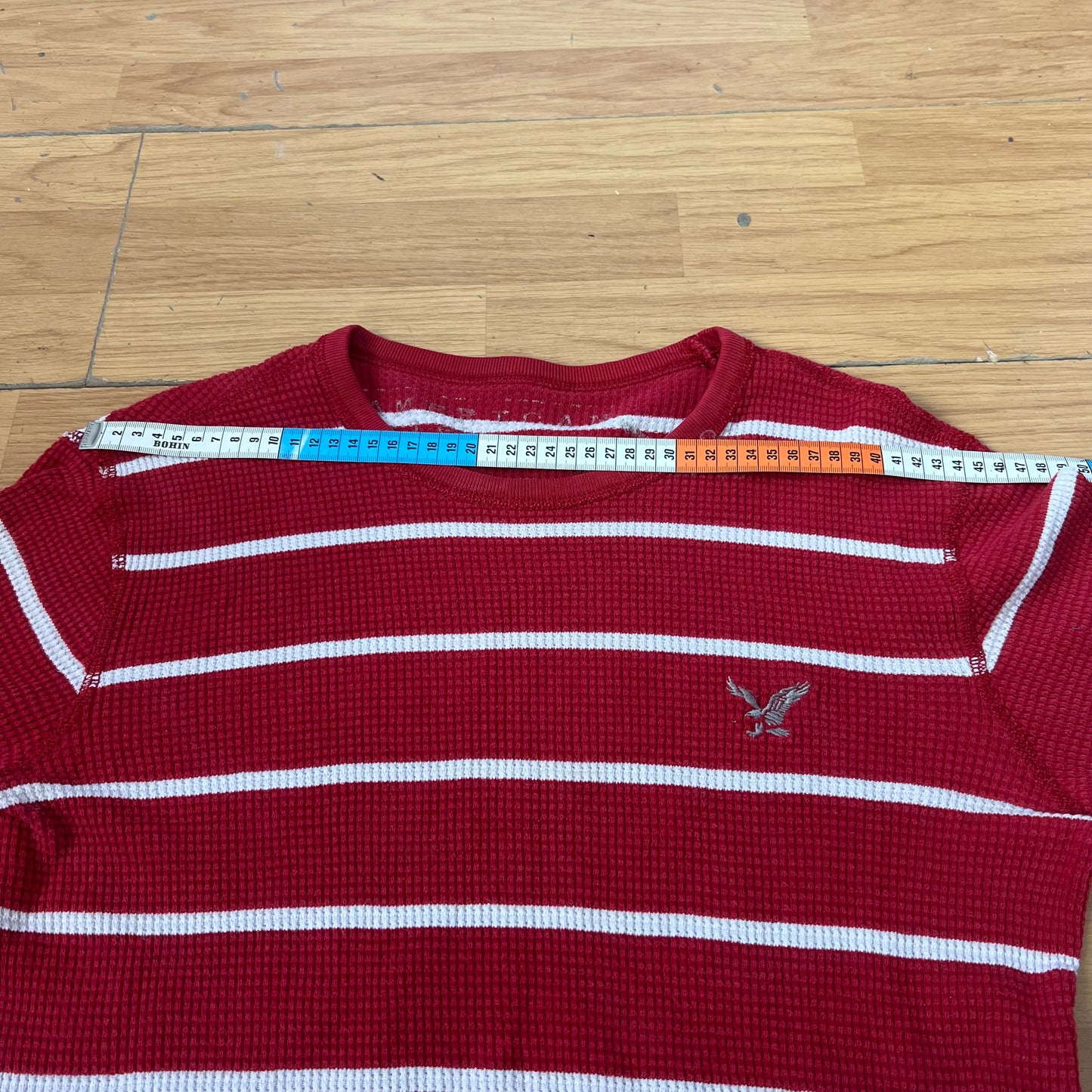 Pull rouge à rayures blanches American Eagle – Taille M