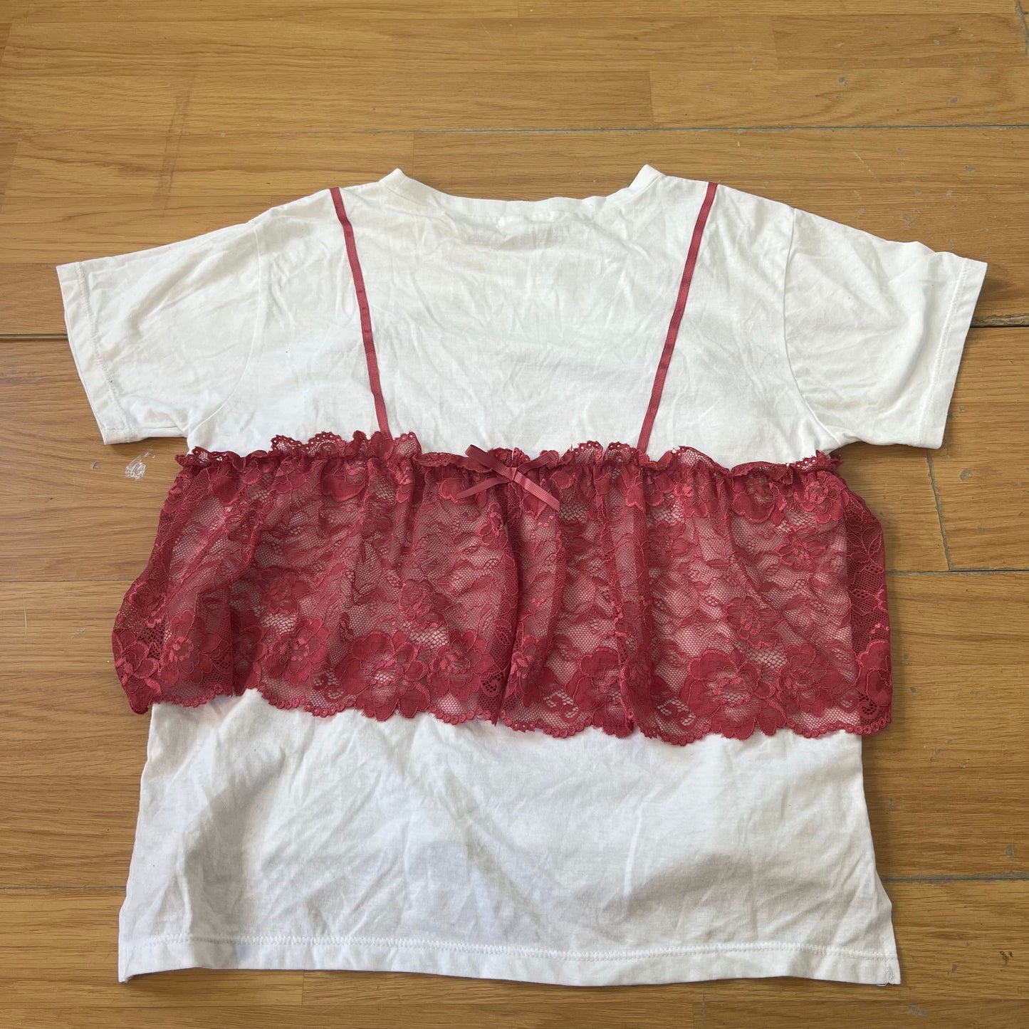 T-shirt blanc avec effet crop top en dentelle rose - Earth Music & Ecology - Taille S by SARLOTTE
