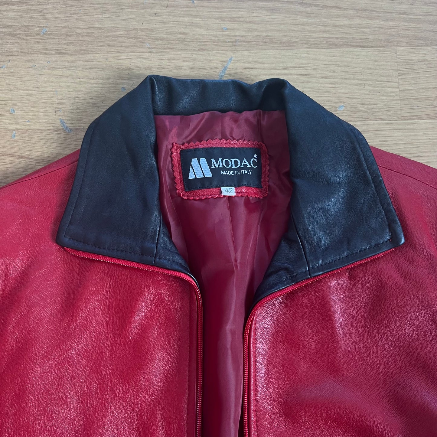 Veste en cuir rouge et noir - Modac - Taille 42 by SARLOTTE