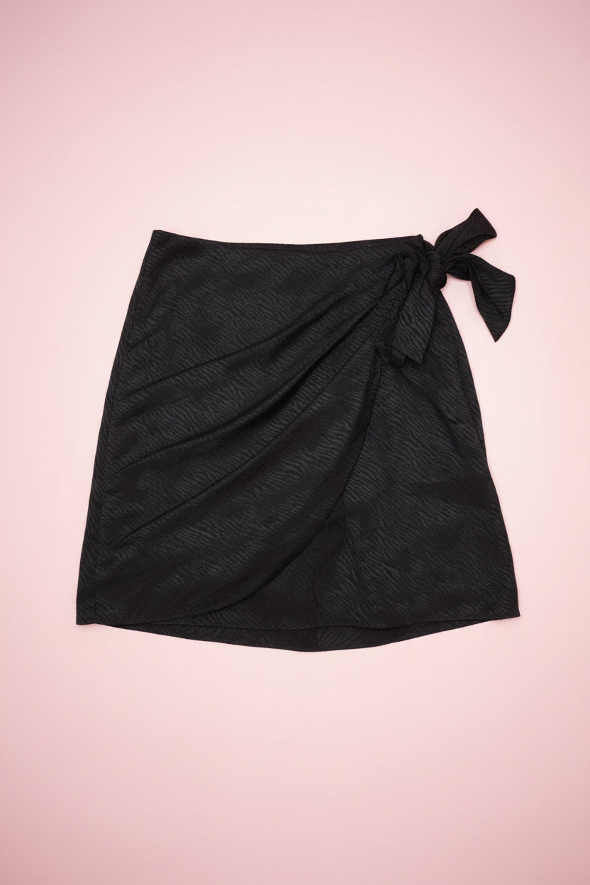 Jupe portefeuille noire à double couche – by Zainab