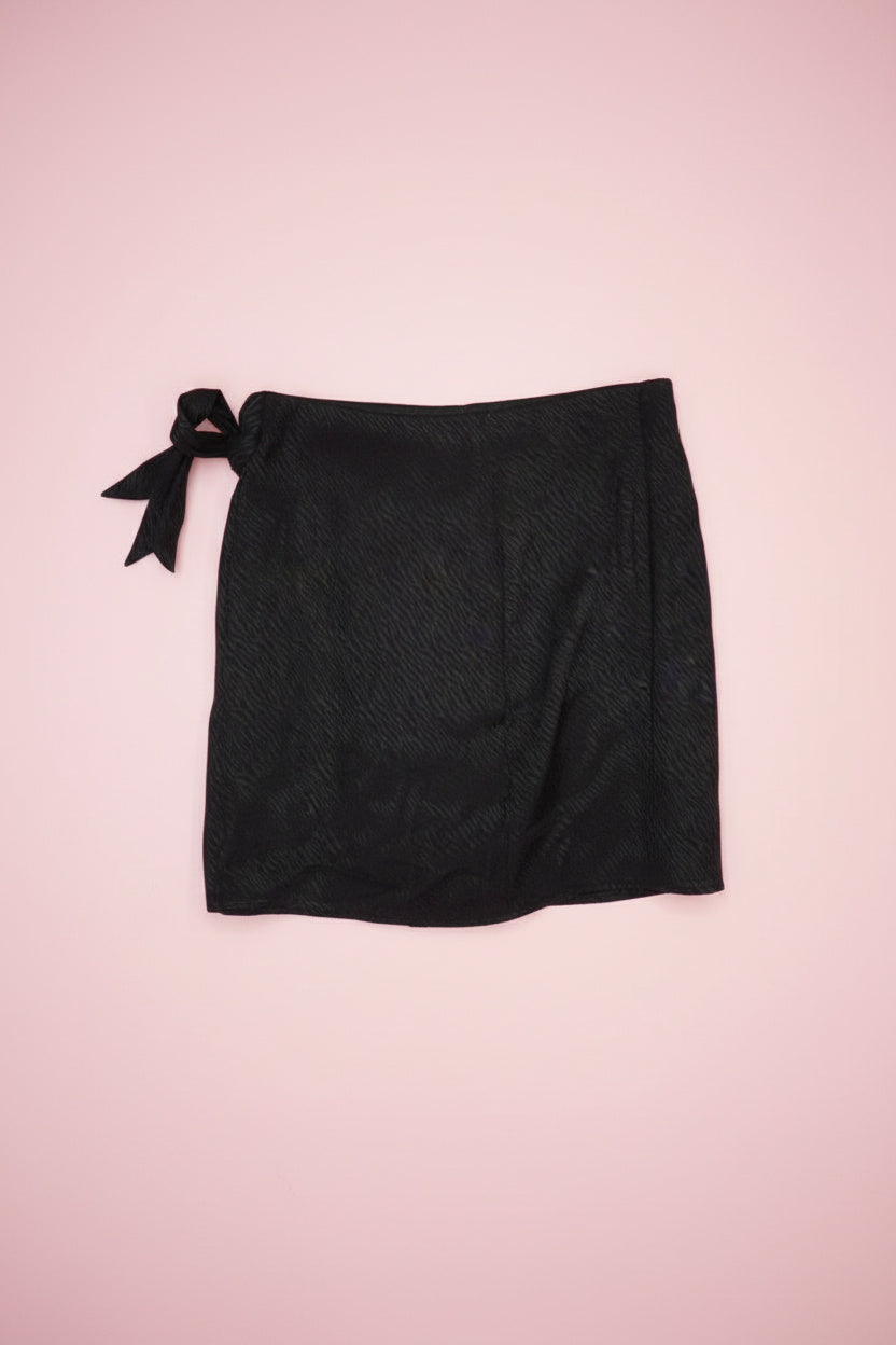 Jupe portefeuille noire à double couche – by Zainab