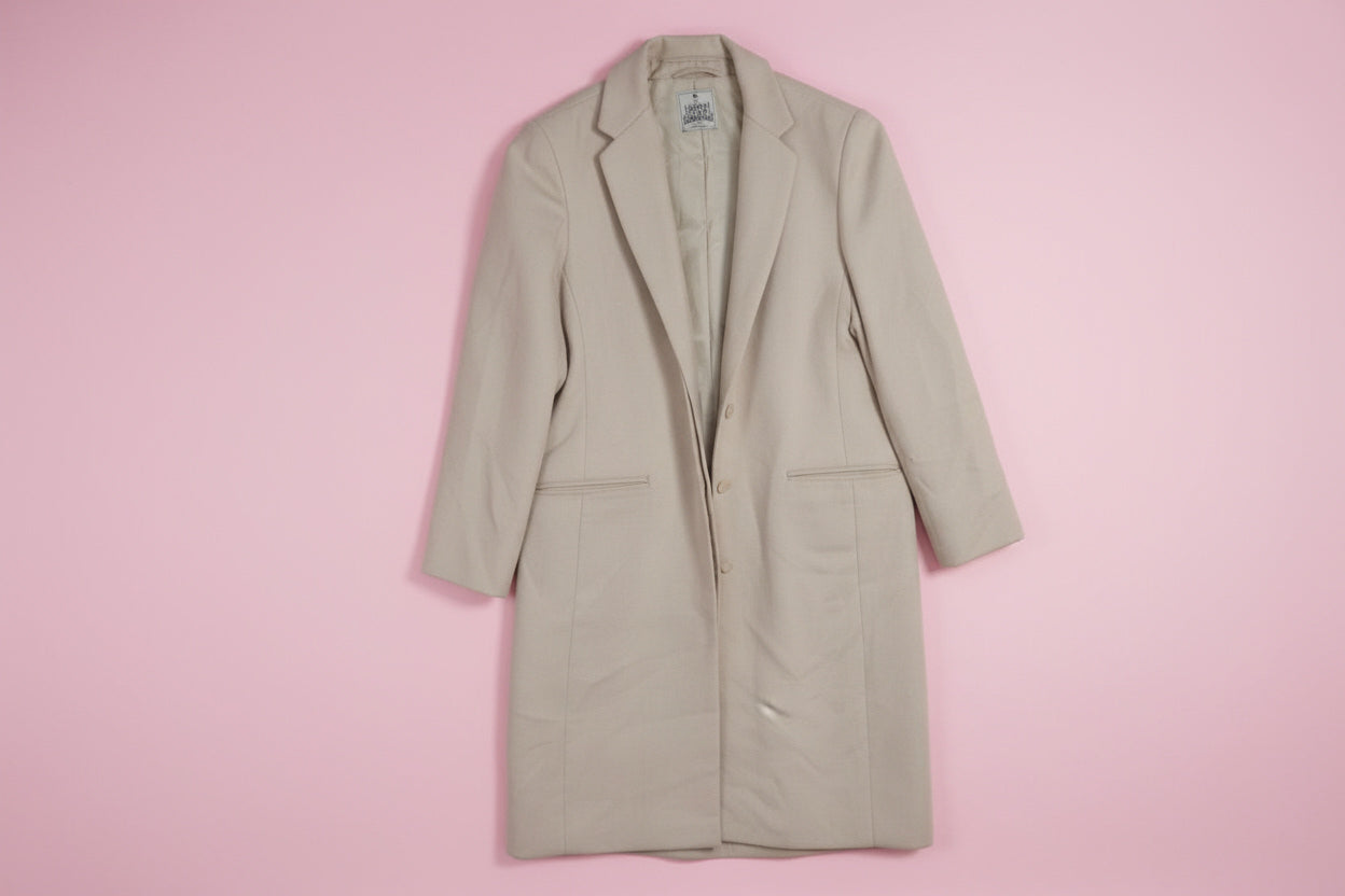 Élégant manteau long en laine crème – by Zainab