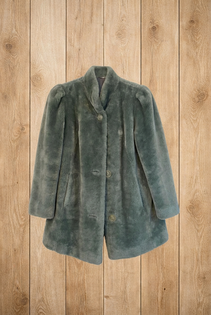 Veste en fausse fourrure grise – by Béatrice