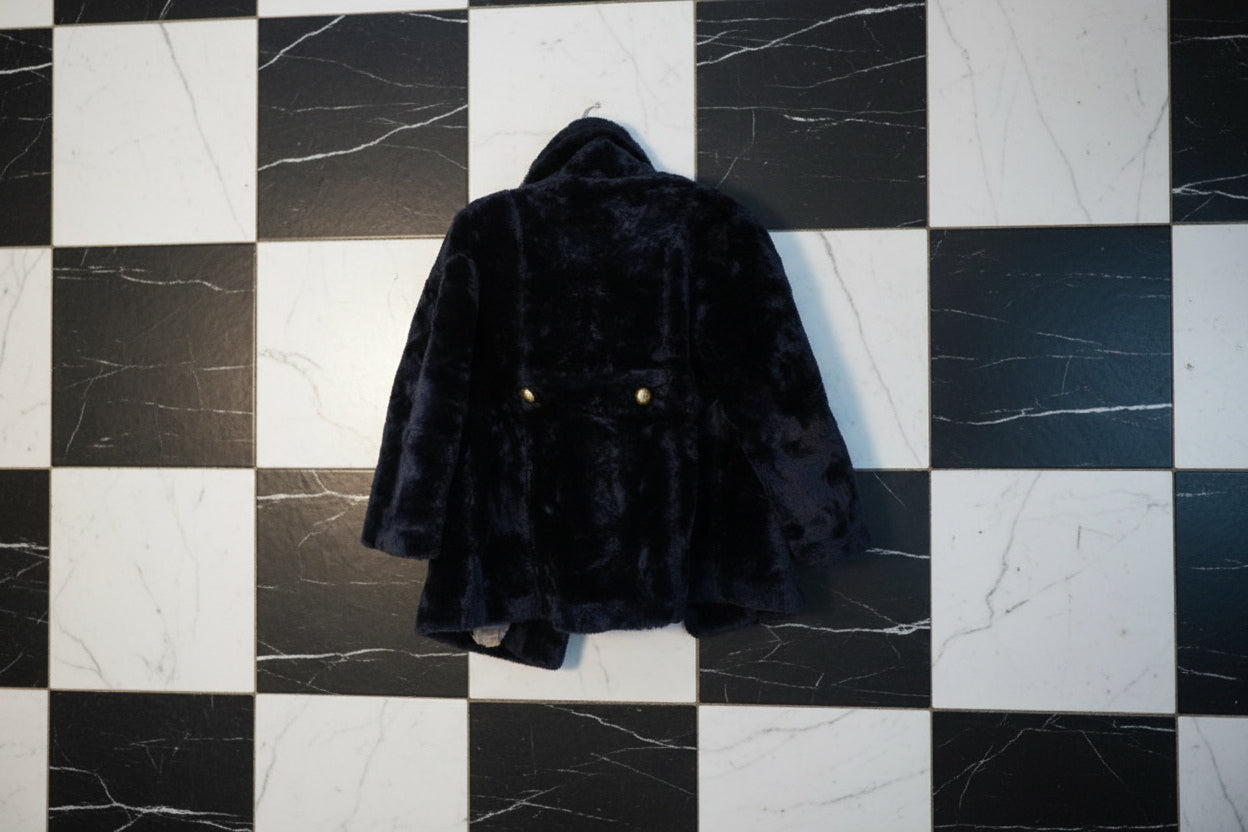 Manteau en fausse fourrure noir ajustable – BY SARAH