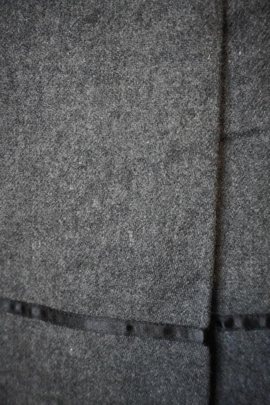 Jupe gris foncé plissée – by Zainab