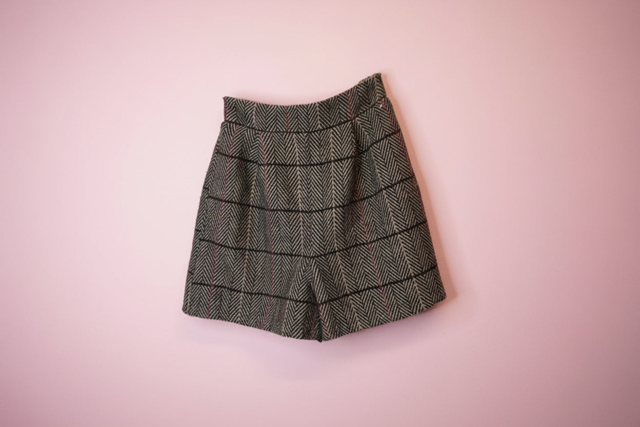 Short beige/rouge/noir – by Zainab