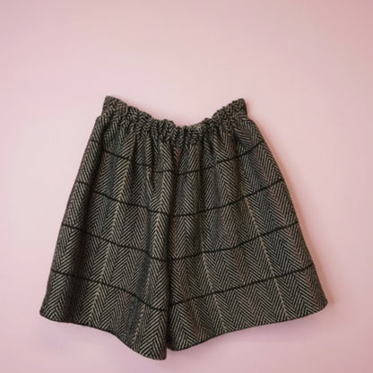 Short beige/rouge/noir – by Zainab