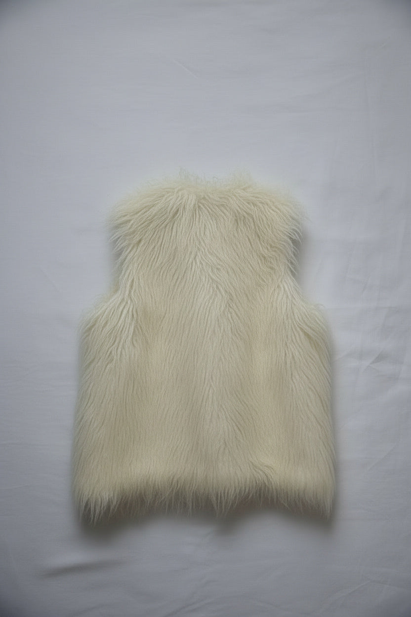 Gilet Effet Fourrure - by PLAN.BEE