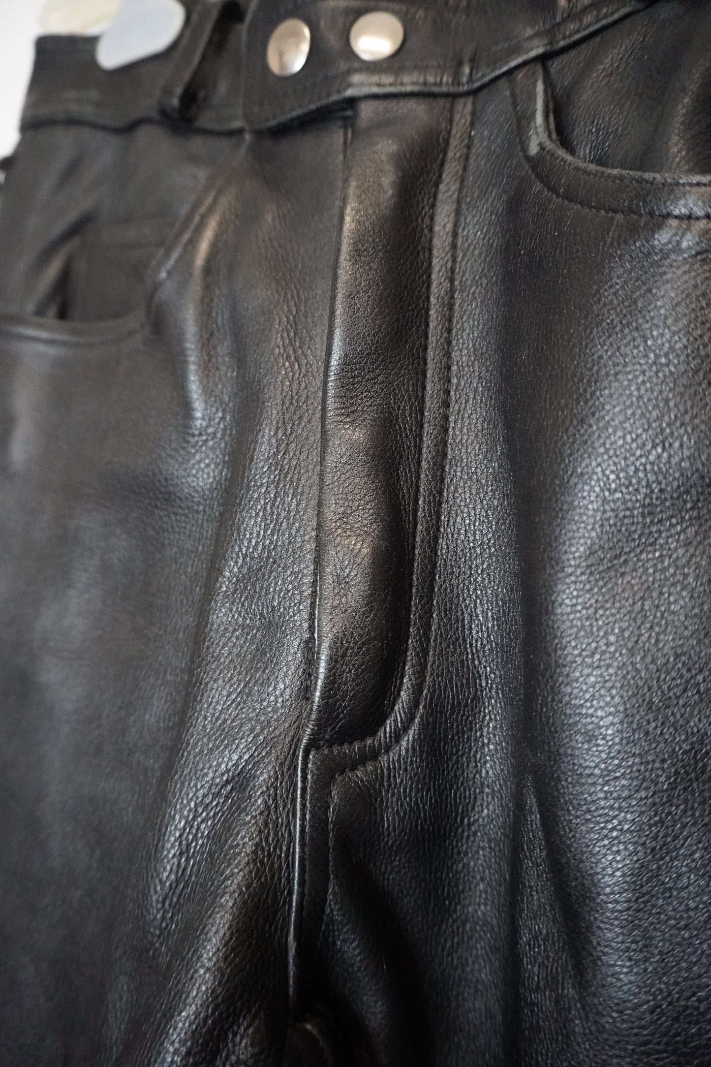 Pantalon en cuir noir skinny lacé – BY KER