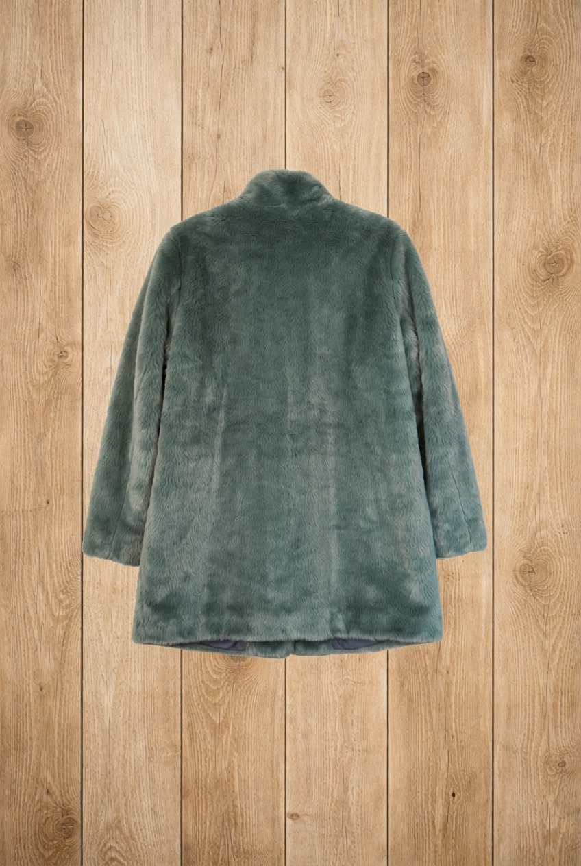 Veste en fausse fourrure grise – by Béatrice