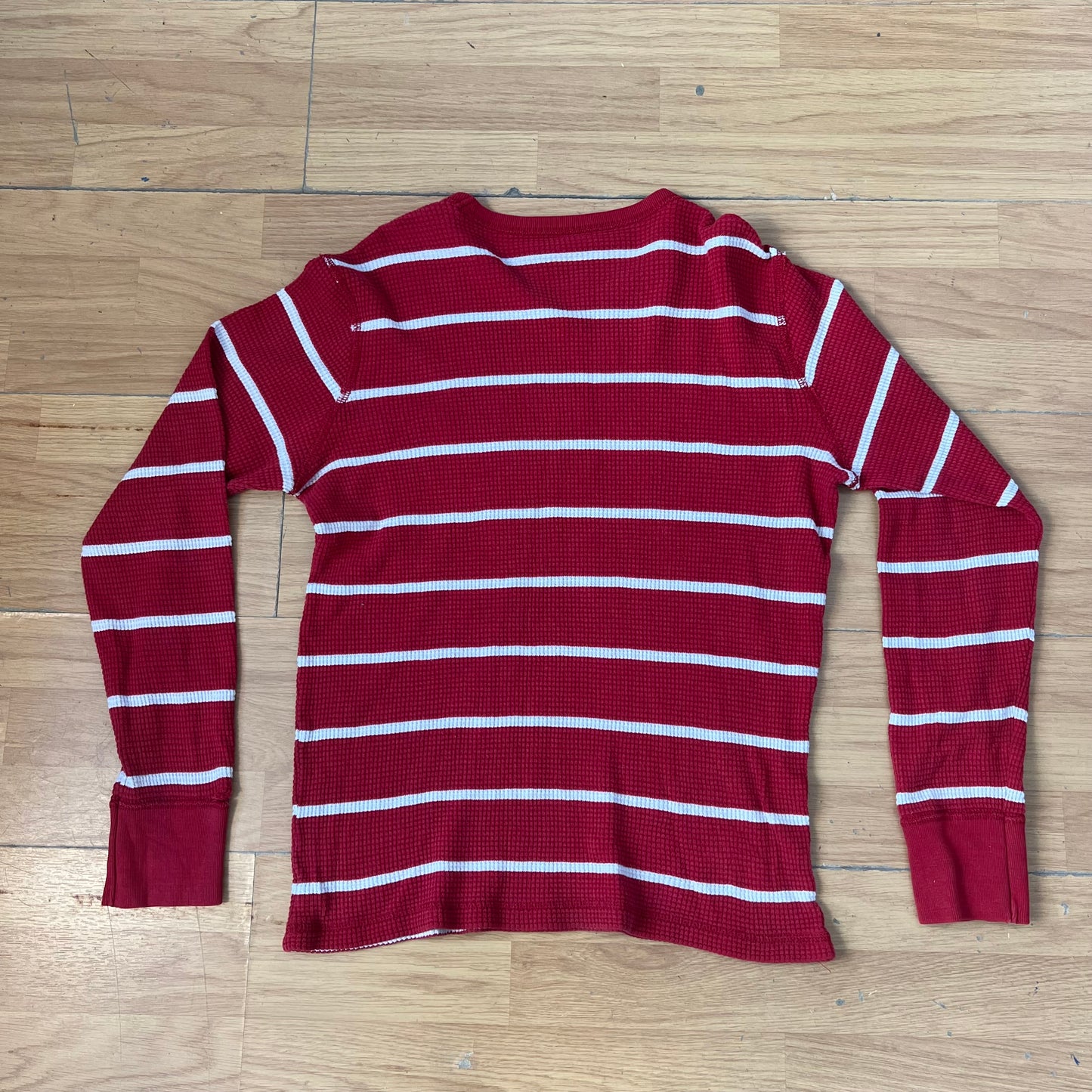 Pull rouge à rayures blanches American Eagle – Taille M