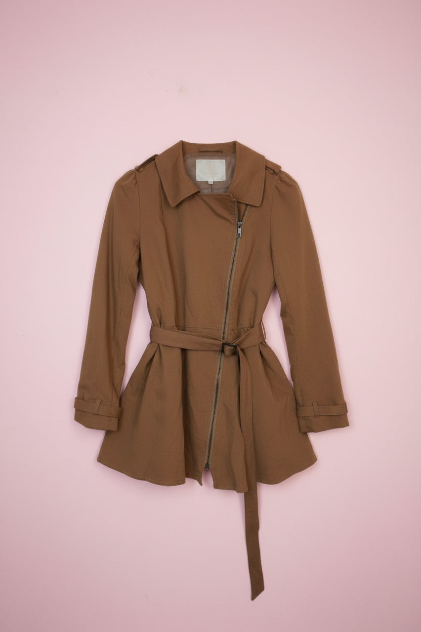 Trench léger marron clair ceinturé – by Zainab