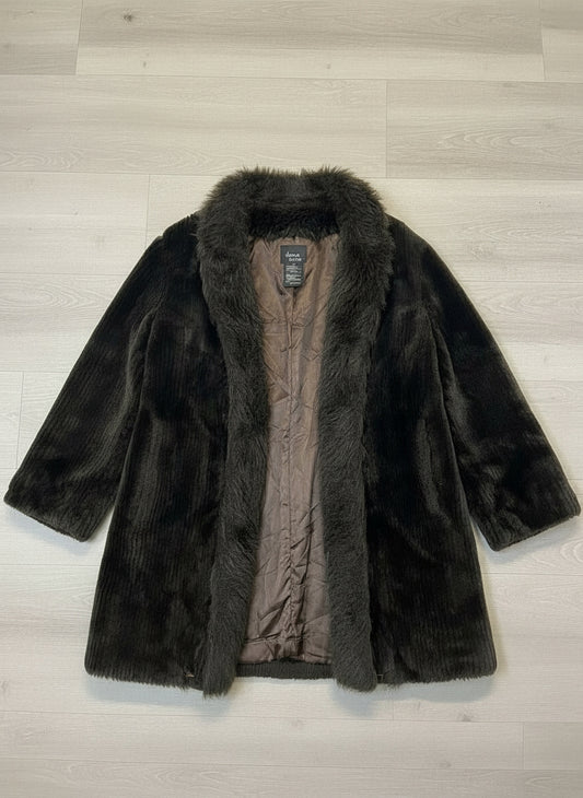 Manteau Long Fausse Fourrure - by BÉATRICE