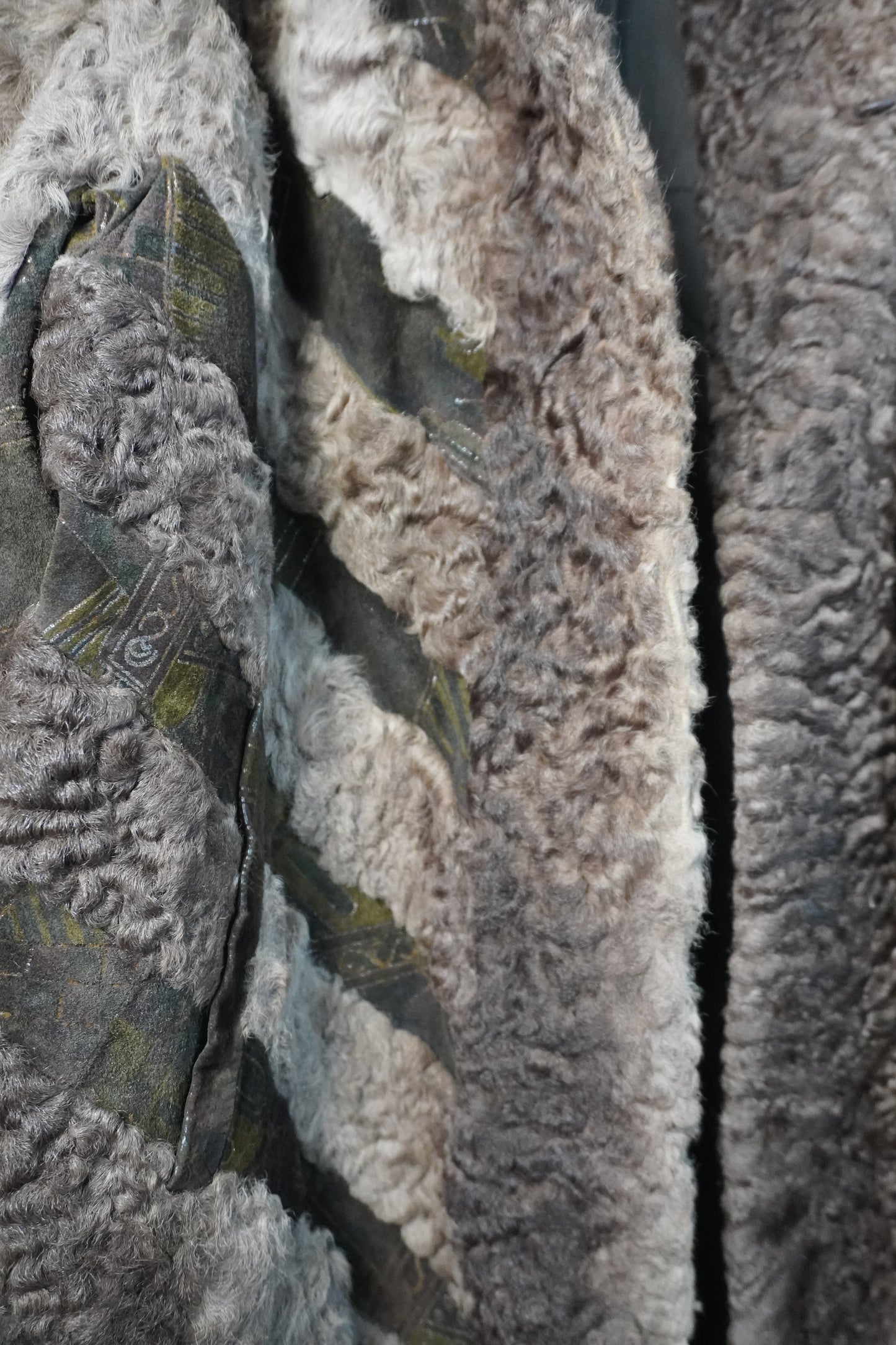 Veste mi-longue en fourrure véritable – By BÉATRICE