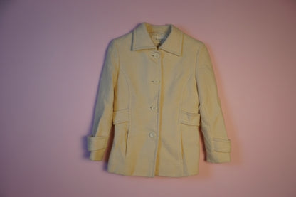 Veste blanche ajustée avec ceinture arrière – BY ZAINAB