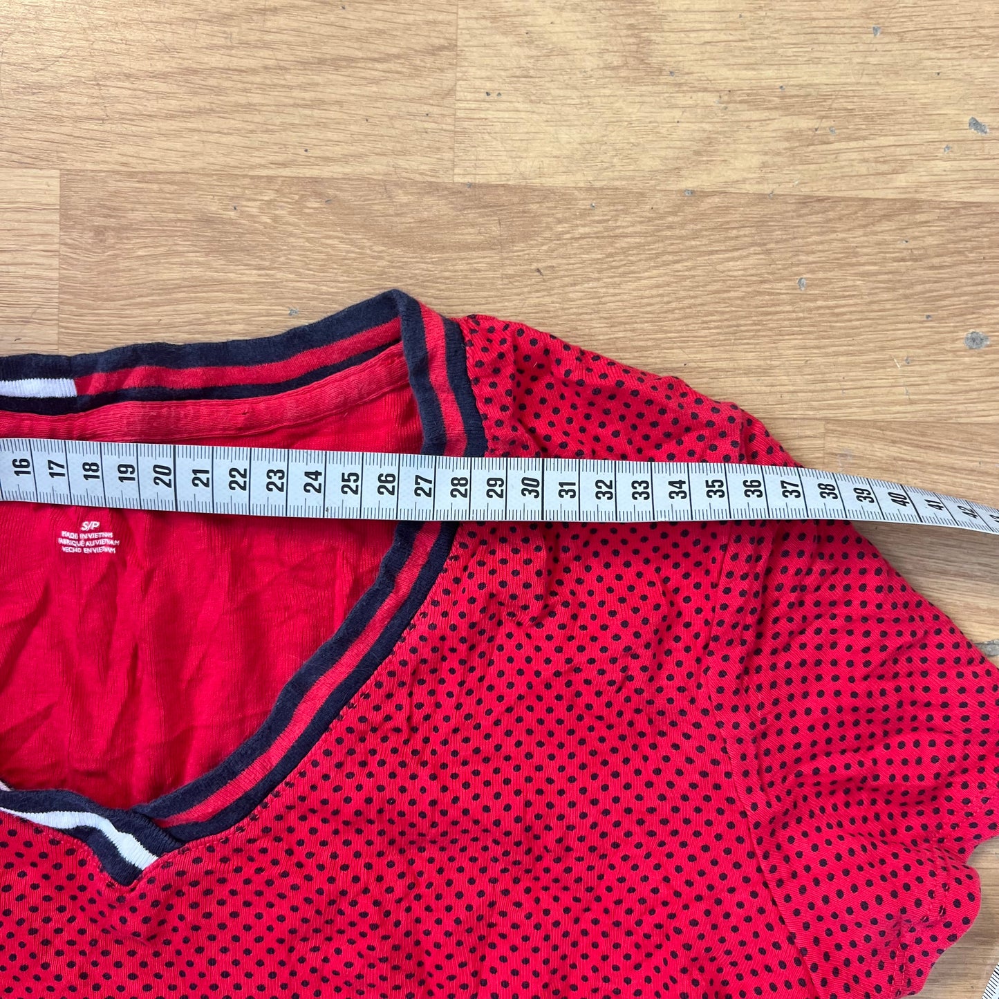T-shirt col V à pois rouge et noir - Tommy Hilfiger - Taille S