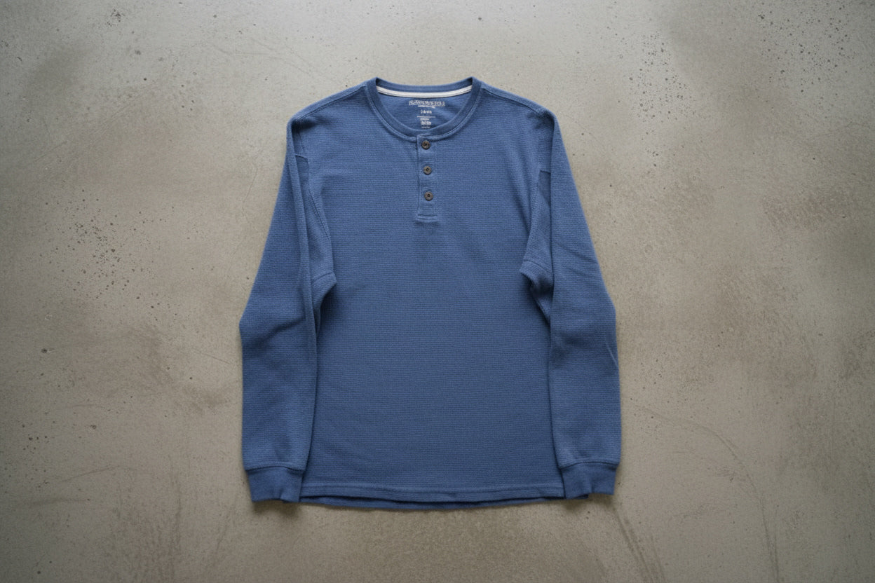 Pull bleu clair à boutons – by Zainab