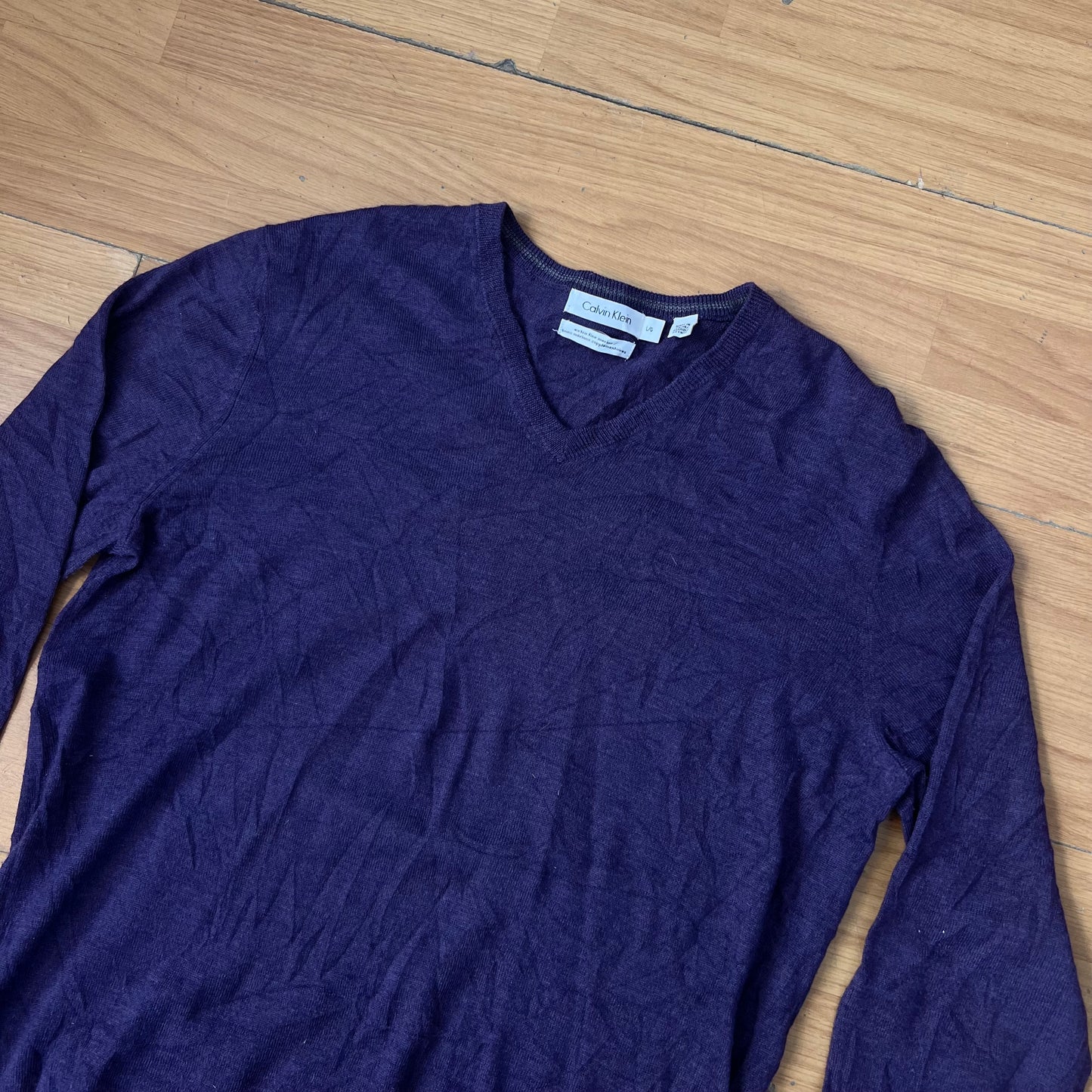 Pull col V violet Calvin Klein – Taille L