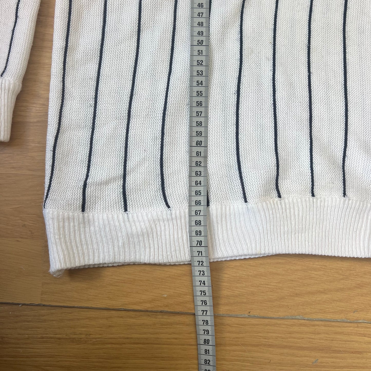 Pull col V blanc avec rayures bleu marine - Lacoste - Taille L/XL by SARLOTTE