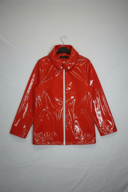 Ciré Rouge - by PLAN.BEE - Taille : M – Coupe oversize