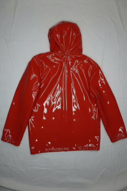 Ciré Rouge - by PLAN.BEE - Taille : M – Coupe oversize