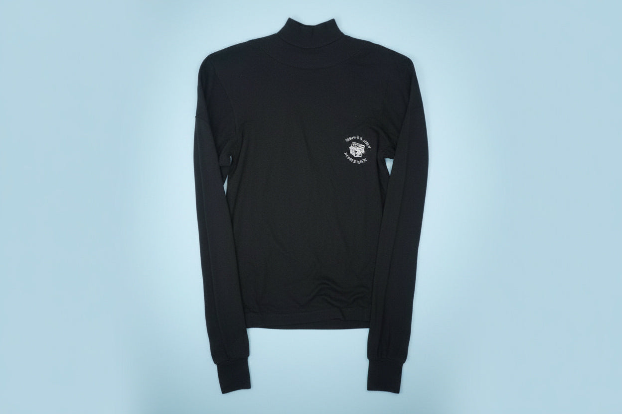 Pull col roulé noir logo blanc – BY PRMEC