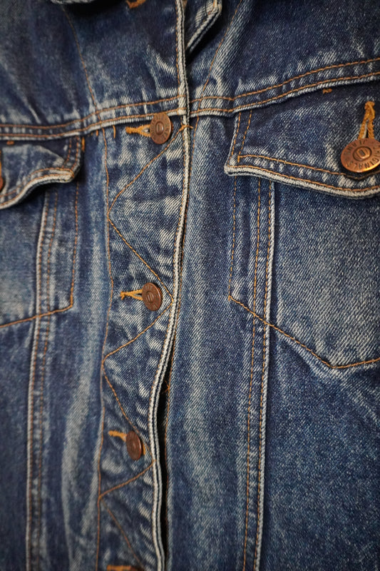 Veste en jean Levi’s bleue iconique et intemporelle – By MIA