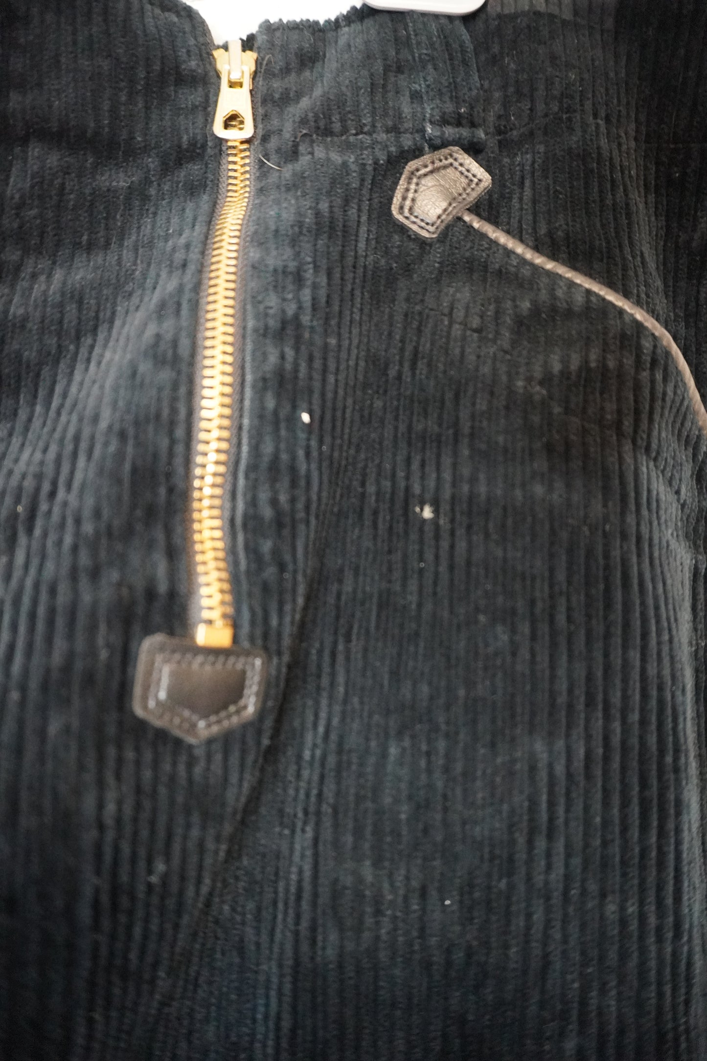 Pantalon noir en velours côtelé – BY KER