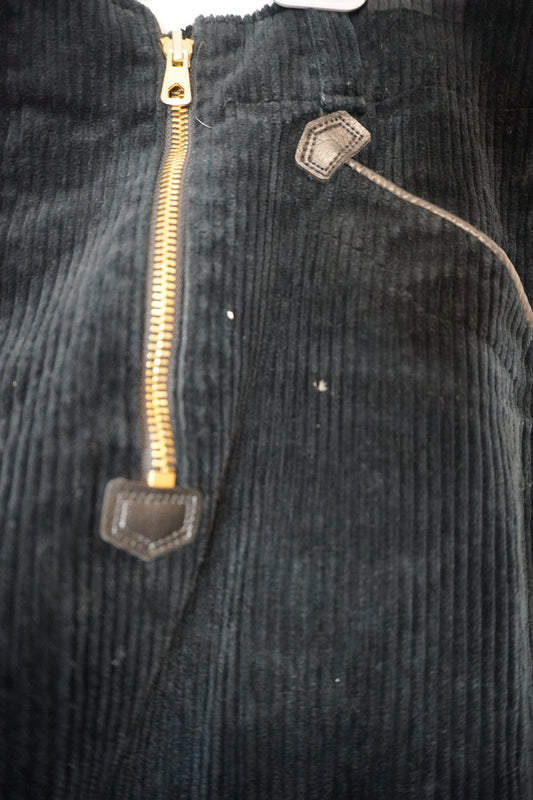 Pantalon noir en velours côtelé – BY KER