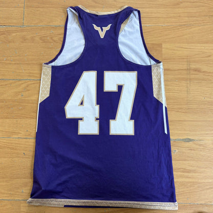 Maillot de basketball violet et doré Under Armour – Taille S/M